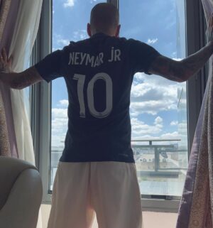 Dani Alves Instagram - Keep Calmmmm Ma people!!!
Always with ma brotha!!
@neymarjr 
🤣🤣🤣🤣🤣🤣🤣🤣🤣🤣
Internet é phoda, nao acreditem em tudo que sai nem no que te mostram.
Se não viu com os teus olhos e não ouviu com os teu ouvidos: CUIDADOOOOOOO⚠️