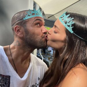 Dani Alves Instagram - Todos os dias são dias de comemorar esse presente que a vida me brindou!! 
O resto é história.