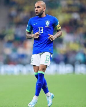 Dani Alves Instagram - Sonhos não se realizam, NÓS  REALIZAMOS OS SONHOS.
Sonho è apenas algo que a mente cria, ações é o pó mágico que faz essa harmônica magia.

#WordCup2022 #Qatar #Brasil
#Força #Foco #Fé