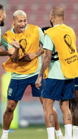 Dani Alves Instagram - Confiança é sempre importante, trás boa execução e bons resultados….. mas humildade e proceder fazem você entender que você precisa ser constante!!