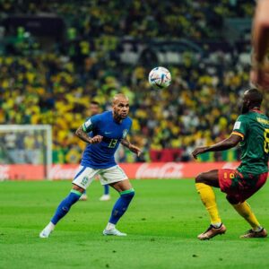 Dani Alves Instagram - Obrigado futebol por proporcionar tantas sensações, tantas lições e tantos aprendizados.

A caminhada é árdua, mas se você é constante e resiliente com rapidez, ela sempre te proporciona coisas incríveis.

A vida não é um sprint, ela é uma maratona que só acaba quando você chegar na sua meta!
#FocoNaMissão

#WorldCup2022 #Qatar #Brasil