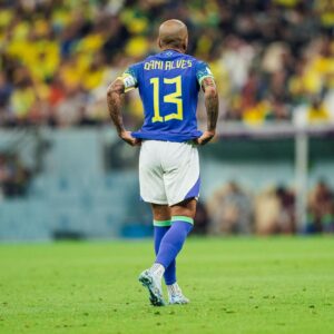 Dani Alves Instagram - Obrigado futebol por proporcionar tantas sensações, tantas lições e tantos aprendizados.

A caminhada é árdua, mas se você é constante e resiliente com rapidez, ela sempre te proporciona coisas incríveis.

A vida não é um sprint, ela é uma maratona que só acaba quando você chegar na sua meta!
#FocoNaMissão

#WorldCup2022 #Qatar #Brasil