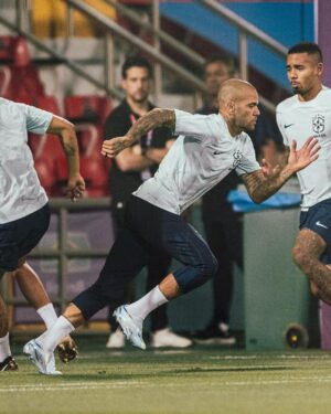 Dani Alves Instagram - Foco na missão meus guerras!!
#GoodCrazyGang🤪
#WorldCup2022 #Qatar 
#Brasil🇧🇷