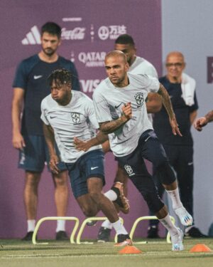 Dani Alves Instagram - Foco na missão meus guerras!!
#GoodCrazyGang🤪
#WorldCup2022 #Qatar 
#Brasil🇧🇷