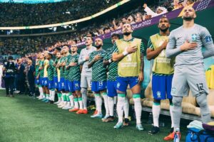 Dani Alves Instagram - Uma pátria feliz é uma pátria unida, uma pátria amada, uma pátria querida, uma pátria respeitosa e uma pátria que nunca abdicará de defender sua cultura a onde quer que estejamos.
Esses esporte é Phoda e ser brasileiro mais ainda.
Que as vitória anime mas não distraia!!
Seguimossssss. 
#Força #Foco #Fé 
#humildadenoprocesso✊🏾