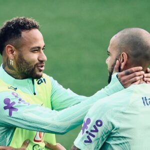Dani Alves Instagram - Vem aqui amiguinhooo, vamos ser feliz 😂 
#MadeNoBrasil🇧🇷 
#ComeFromFavela❤️ #SorteSua 
#PrazerNosso 
#WorldCup2022 #Qatar🇶🇦