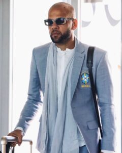 Dani Alves Instagram - Seleção brasileira acaba de chegar ao Qatar 🇶🇦, muita competência e foco nesse desafio para todos nós. #WorldCup2022🇧🇷