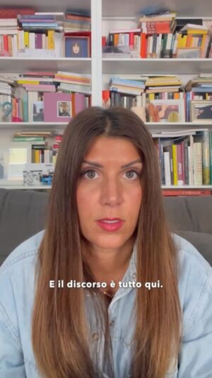 Daniela Collu Instagram - «In Italia muore ammazzata una donna ogni tre giorni. Il dato in sé ormai non fa neanche più effetto. Anzi, ci tocca dire grazie ogni tanto a quel caso di cronaca talmente grave, talmente eclatante che poi si riapre il dibattito in tv, sui social e sui giornali, si spera anche in qualche ufficio del governo. Ma cosa succede in questo intervallo di tempo? Succede che anche quando denunciano, spesso alle donne non viene dato credito, ascolto o aiuto, anzi ci tocca leggere sentenze shock in cui il giudice convalida il fatto ma assolve i colpevoli» (@stazzitta)

Vanity Fair ha dato inizio a un percorso editoriale che raccoglie le voci di chi ci può aiutare nella difficile rivoluzione contro la cultura dello stupro. Perché lo stupro inizia sempre nelle parole prima di finire nella violenza.