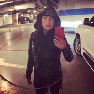 Dariya Voskoboeva Instagram - Дружба зависит от доверия☝️, а не от денег или власти, образования или знания. Только когда между нами будет доверие, мы сможем построить дружбу🤝. Доверие может развиться если у нас будет искренняя мотивация. Если мы серьезно относимся к тому, чтобы заботиться о других, защищая их жизнь и уважая их права, мы сможем сделать нашу жизнь прозрачной и это основа доверия, которая в свою очередь, является основой дружбы👫.
.
.
.
#ДарияВоскобоева #таро #магия #новыйгод #дружба