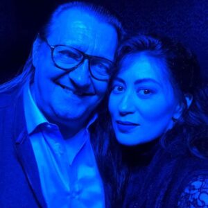 Dariya Voskoboeva Instagram - После доброй встречи с @ledenev1955 я задумалась и решила написать пост о положительной энергетике человека 🙏. Ведь это так важно ☝️.
Положительной энергетикой, как правило, обладают люди целостные, с внутренним стержнем, им присуща честность, искренность, ответственность, трудолюбие⚒. Долг, честь, совесть, человеколюбие для них не пустые понятия, это образ их жизни. Хорошая энергетика человека – это как прививка от всего дурного и негативного😒. .
Лучшими руководителями во всех сферах, являются именно такие люди😀. Они всей душой болеют за дело, стараются выполнить работу максимально хорошо и в то же время проявляют заботу о других людях, вникая в их проблемы и интересы, всегда готовы помочь человеку, попавшему в беду🤝. .
Обладатели положительной и негативной энергетики, часто несовместимы между собой, как огонь 🔥 и вода 💧 . Люди, принадлежащие к таким разным энергетическим типам, не переносят друг друга, и отношения у них часто не складываются. .
Людям с нейтральной энергетикой, рано или поздно приходится решать в какую сторону развиваться дальше🤔. И если их выбором станет Божественное начало в них, тогда хорошая энергетика человека станет основой жизни такого человека🤗.
Пишите в комментариях если вам интересна эта тема и я подробнее напишу о том, какими чертами обладают люди с нейтральной, негативной и положительной энергетикой 🙂
.
.
#ДарияВоскобоева #осень #спб #экстрасенс #энергетика