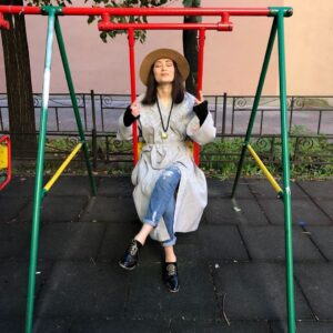 Dariya Voskoboeva Instagram - В одном из предыдущих постов вы определили цвет вашей ауры, самое время понять что же этот цвет означает👇
🍂красный цвет. Аура такого цвета означает активность и жизнелюбие. Люди с такой аурой чаще всего оптимисты, наделенные амбициями и целеустремленностью.
🍂оранжевый. Люди с оранжевой аурой отличаются порядочностью, добродушием и чувствительностью. Они имеют крепкую связь с окружающими людьми, способны проявлять милосердие и безвозмездную помощь.
🍂желтый цвет. Люди с аурой желтого оттенка обладают живым интеллектом. Как правило, это натуры творческие и коммуникабельные. Им важно заниматься любимым делом и приносить пользу обществу.
🍂зеленый. Люди с зеленой аурой отзывчивы, добродушны и дружелюбны. Они быстро приспосабливаются к переменам и новым условиям. К ним тянуться люди, ведь их аура излучает добро и теплоту.
🍂индиго. Люди с аурой такого цвета – интеллектуалы, стремящиеся к получению новых знаний. Они обладают отличными творческими задатками, богатой фантазией, но сложным характером.
🍂синий. Аура синего цвета говорит о благородстве и филантропии. Люди с такой аурой любят помогать и быть кому-либо полезными. Они чувствуют ответственность за своих близких и никогда не бросят в беде.
🍂фиолетовый. Этот цвет символизирует интуицию и способности к прорицанию. Иногда люди с такой аурой становятся непонятыми в обществе и замыкаются в себе. Им стоит укреплять свой дар и не бояться просить о помощи.
🍂розовый цвет. Люди с розовой аурой очень трудолюбивы. Их желания нередко ограничиваются материальными ценностями. В своих убеждениях они всегда тверды и никогда не свернут с намеченного пути.
🍂бронзовый цвет. Аура такого цвета свидетельствует о жертвенности и любви ко всему живому. Часто люди с такой аурой не жалеют себя и все свои достижения отдают другим людям, которых считают достойными этого.
Пишите в комментариях отражает ли он вас😉
. .
#ДарияВоскобоева #тв3