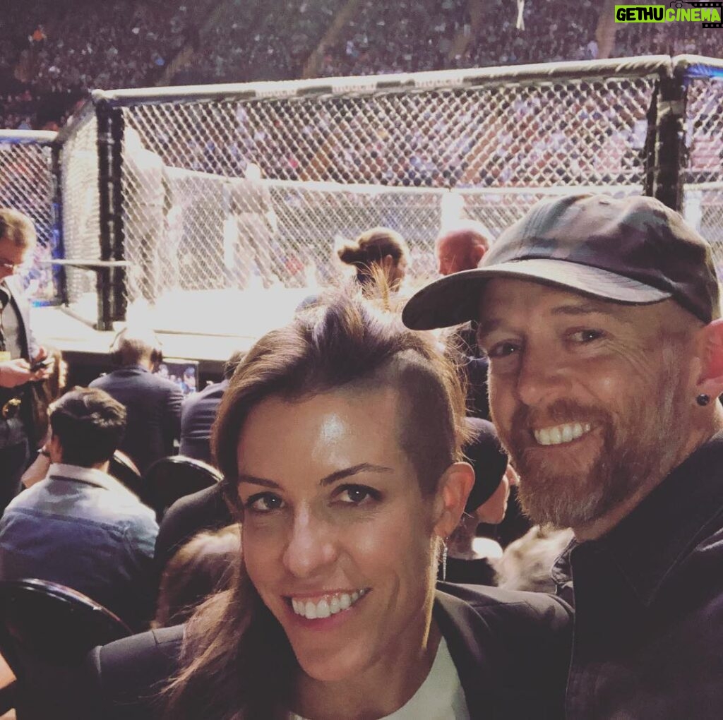 Dave Farrell Instagram - Chilling at #UFC232 ! Thanks @danawhite And @ufc !!! Let’s go @jonnybones