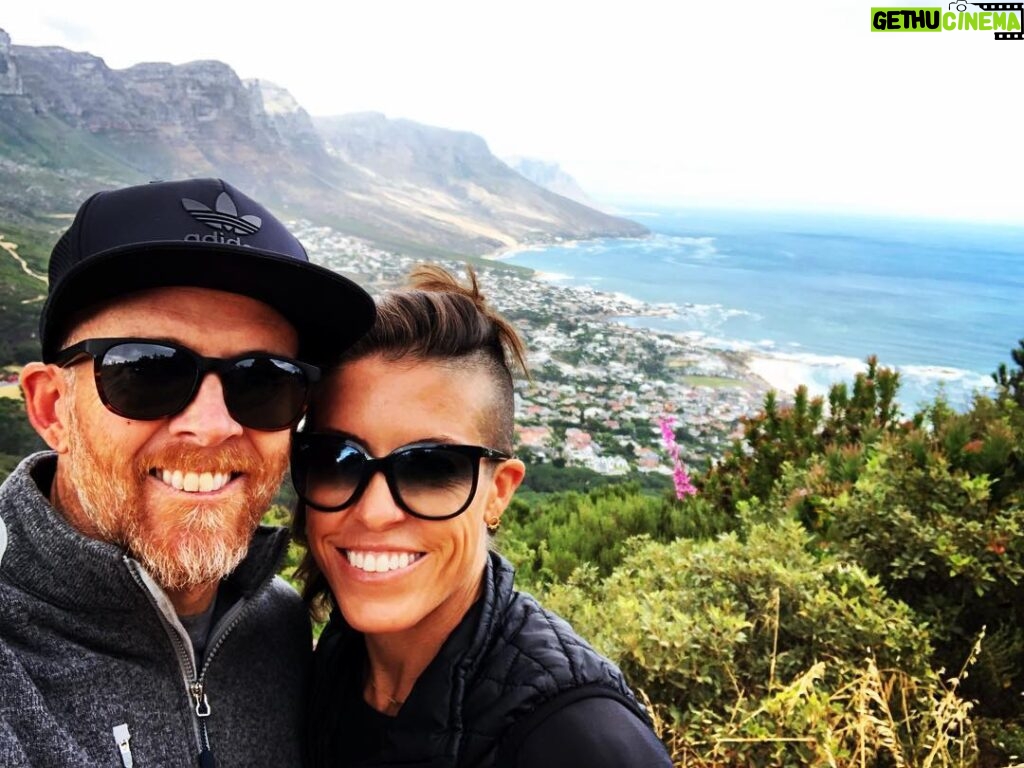 Dave Farrell Instagram - Hiking #LionsHead yesterday in #CapeTown with my trail partner! 🦁🇿🇦💯 More pics in my instastory 😬