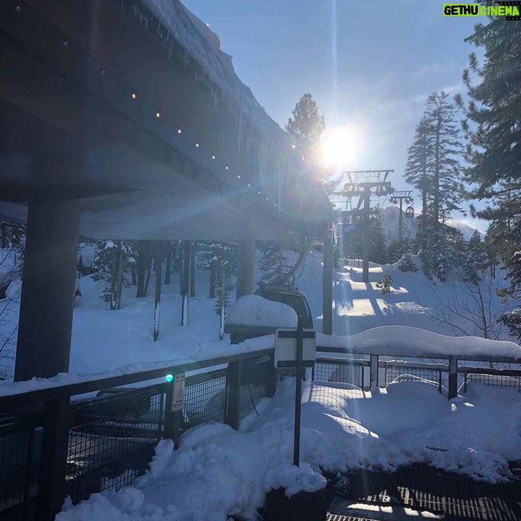 Dave Farrell Instagram - Yesterday’s forecast called for sunshine, and strong winds on @mammothmountain ... those meteorologists have no idea what they’re talking about 😜 #mammothmountain #powder