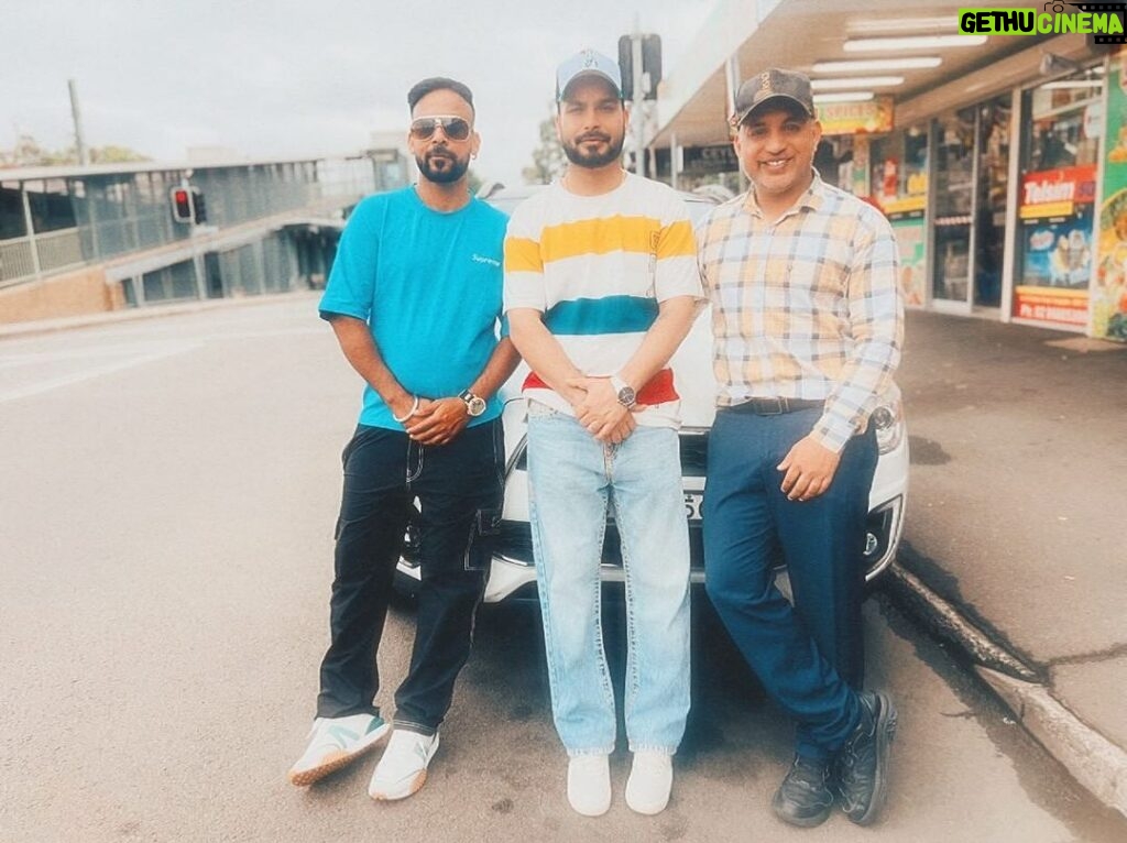 Dave Sidhu Instagram - Reunited ….ਮੇਲ ਮਿਲਾਪ .ਨਵੀਂ ਸਵੇਰ ਤੇ ਨਵੇਂ ਸਾਲ ਦਾ ਪਹਿਲਾ ਦਿਨ ਰੱਬ ਵਰਗੇ ਯਾਰਾਂ ਨਾਲ। ਮੁਹੱਬਤਾਂ । #sydney