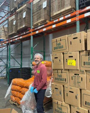 David Arquette Instagram - My #happy place @feedingamerica at the @2harvestmidtn #foodbank #volunteer #nashville #tennessee #thevolunteerstate it was a little cold for @christinaarquette