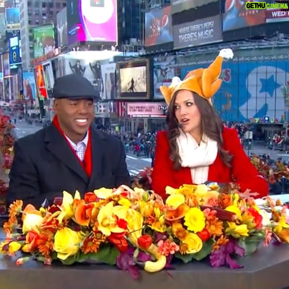 David Arquette Instagram - Happy Thanksgiving!!! She had me at 🦃 🎩@christinaarquette and @kevinfrazier hosting the #macysthanksgivingdayparade in #2011
