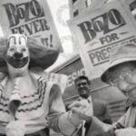 David Arquette Instagram - Happy 4th of July from me and your ol’ pal Bozo!!! @realbozotheclown @realjozobozotheclown @realnunubozotheclown @breakfastatdominiques #itsavibe #clownsarecool #bozoforpresident #vote