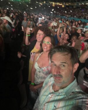 David Arquette Instagram - I got to meet my clown hero @puddlespityparty @citywinerynsh and then saw #beyonce #queenbee @nissanstadium and @christinaarquette was in heaven @ojme98 @pepe.favela