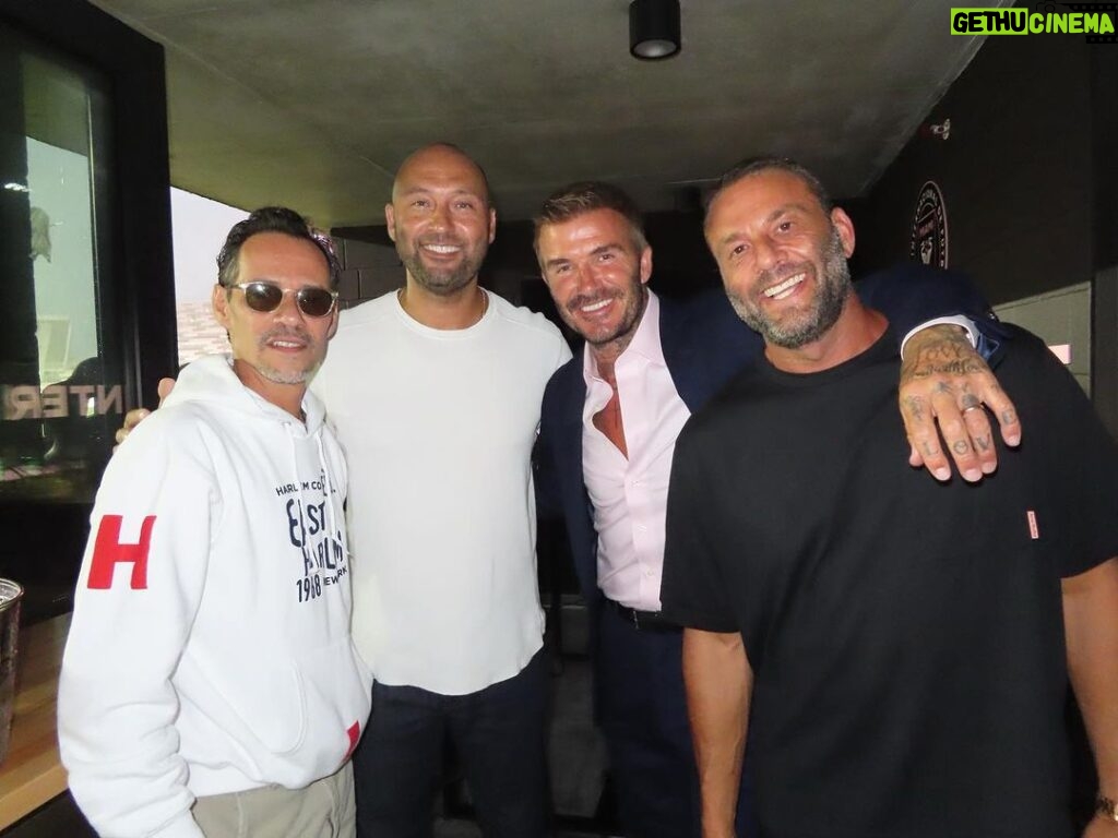 David Beckham Instagram - Another great night in miami with La Familia 🩷🖤 family and friends showing the Miami Love 🩷🖤 @intermiamicf