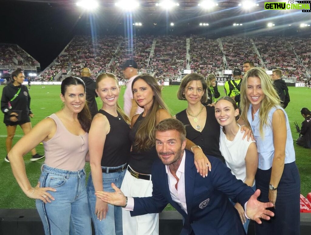 David Beckham Instagram - Another great night in miami with La Familia 🩷🖤 family and friends showing the Miami Love 🩷🖤 @intermiamicf