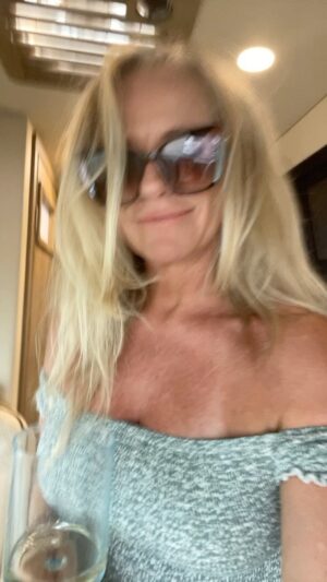 Deana Carter Instagram - Gig day here on the lake at awesome #KentuckyLakeJam 🙌🏻💖🇺🇸 Happy #memorialdayweekend