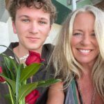 Deana Carter Instagram - As if still floating from the @opry last night isn’t enough 💕…my amazing @hayes_hicky picked me up at the airport with roses 🌹 for #MothersDay ! What an amazing young man! I am so Blessed he’s mine! 💝💝💝💝💝💝💝💝💝💝💝💝