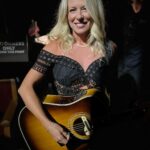 Deana Carter Instagram - Super special night @opry & proud to honor @carrieunderwood on her 15th Anniversary as a Member! 👏🏻🥰 Great performances by her & @michaelraymusic @jeannieseely @realconniesmith #whisperingbillanderson @ridersinthesky @tigirlily & more! Check out @circleallaccess for all the fun! #HappyMothersDay weekend! ❤️