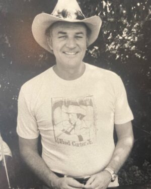 Deana Carter Instagram - Thinking of my Daddy today…would’ve been his 89th #Birthday ❤️🎂 SO blessed he was ours & we were his. 💝