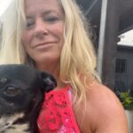 Deana Carter Instagram - Couple o’ nice, HOT days at home! 🌞 🏖️ 🐶