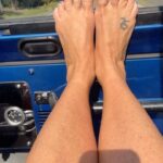 Deana Carter Instagram - Who knew that his Jeep would match my toenails perfectly! 🤷‍♀️ Hahaha! #dreamguy #beachday #30a #jeep The Vue