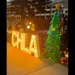 Debbie Gibson Instagram – Soundchecking last night in my at @childrensla 🦋 Tree Lighting with @michaelorland on 🎹 ❤️

TY @beckyblythgoe and @krislythgoe for the invite and especially to my incredibly generous team @bookendbaldies @arielbellvalaire @rondagrinds @blackbeardatl @coallier_entertainment and @alejopicca for jumping off a cross country flight to bring smiles to the faces of the children and their families and staff at the LA Children’s Hospital ! 

More to come from this magical event and see you tonite for the first of 3 at @bourbonroomhollywood 🎹🤍🌲🕎

#joy #children #nurses #doctors #hospital Los Angeles, California