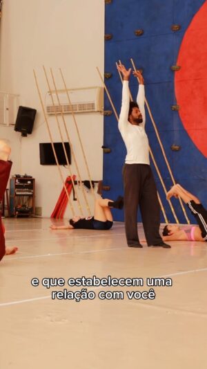 Deborah Colker Instagram - “Esse é o mestre, aquele que diz que sempre temos algo a aprender e estudar” - Deborah Colker
 
15 de Outubro - Dia do Mestre
Viva os professores de dança!❤️

#DiadoMestre #DiadoProfessor #DeborahColker