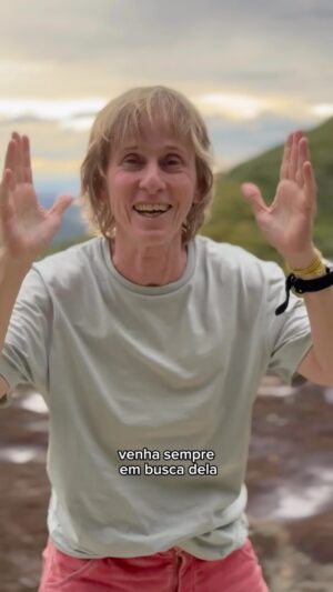 Deborah Colker Instagram - Bom fim de ano e festas a todos! E que 2024 sigamos acreditando na cura❤️ Viva!