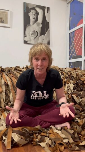 Deborah Colker Instagram - É de uma potência gigante ver o @centrodemovimento celebrando os 30 anos da @ciadeborahcolker sob a direção de @clara.colker ❤️❤️❤️ Um viva à essas conquistas e vamos pra mais um ano de muito trabalho que vai pro palco!