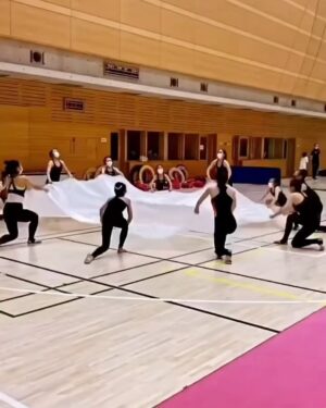 Deborah Colker Instagram - dança e sincronicidade🤍💫

Vídeo 1 @goldengauchos 
vídeo 2 - @pavelkurov2.0 
Vídeo 3 - @a_k_da_don 
Vídeo 4 - @ballet_class_1leo