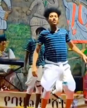 Deborah Colker Instagram - O corpo em ação - como arte, como cultura, como dança, como trabalho, como forma de expressão - genial🤍

1º vídeo via @akhi_husni
2º vídeo via @miydance_ & @boxerdancedancedance 
3º vídeo via @shonaingle220 
4º vídeo via @maritaethio 
5º vídeo via @manuela_flamenca28 
6º vídeo via @t__sm0ove