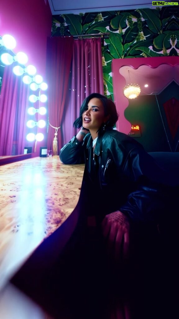 Demi Lovato Instagram - Confident (Rock Version) out now 🖤🖤