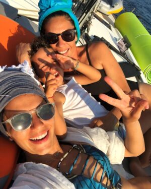 Derya Beşerler Instagram - Açıp açıp bakmak için bu burada dursun lütfen❤️☺️ @zeynepbeserler  neyse ki giderayak engeli kaldırdı da barıştık😁❤️ #teyzesininkuzusu