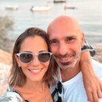 Derya Beşerler Instagram - Öyle bir kol atmışım ki sanarsın askerlik arkadaşıyız😁Devremle ben😌