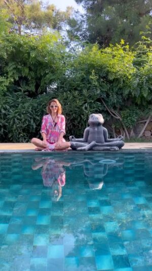 Derya Beşerler Instagram - Kiss the frog🐸