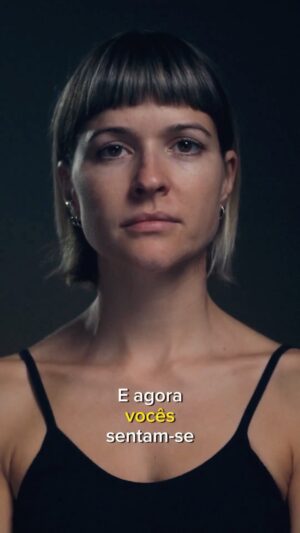 Diana Nicolau Instagram - ESTREIA 5 de Outubro 
➡️ mais datas e bilhetes no link da bio em @desconfortavel_um_monologo 

Neste monólogo instigante, mergulhamos profundamente na desconcertante realidade do processo de crescimento. Somos convidados a explorar as metamorfoses que ocorrem quando nos sentimos pressionados pelo ritmo vertiginoso das mudanças e do consequente desconforto à nossa volta.

Equipa artística:
Texto, Criação, Encenação e Interpretação 𝗗𝗶𝗮𝗻𝗮 𝗡𝗶𝗰𝗼𝗹𝗮𝘂 
Assistência e apoio à criação 𝗜𝗻𝗲̂𝘀 𝗙𝗲𝗿𝗿𝗲𝗶𝗿𝗮 𝗦𝗶𝗹𝘃𝗮
Desenho de som e música 𝗔𝗻𝗱𝗿𝗲́ 𝗱𝗲 𝗔𝗹𝗺𝗲𝗶𝗱𝗮
Desenho de luz 𝗥𝘂𝗶 𝗕𝗿𝗮𝗴𝗮
Cenografia e Direcção Arte 𝗖𝘂𝗰𝗮
Figurinos 𝗝𝗼𝘀𝗲́ 𝗔𝗻𝘁𝗼́𝗻𝗶𝗼 𝗧𝗲𝗻𝗲𝗻𝘁𝗲
Tecido Vertical 𝗠. 𝗠𝗮𝘁𝗶𝗮𝘀
Movimento 𝗜𝗻𝗲̂𝘀 𝗔𝗳𝗳𝗹𝗮𝗹𝗼
Direcção Técnica e Operação Audiovisual 𝗗𝗮𝗻𝗶𝗲𝗹 𝗡𝗶𝗰𝗼𝗹𝗮𝘂 𝗙𝗲𝗿𝗻𝗮𝗻𝗱𝗲𝘀
Vídeo 𝗝𝗼𝗿𝗴𝗲 𝗔𝗹𝗯𝘂𝗾𝘂𝗲𝗿𝗾𝘂𝗲
Comunicação 𝗔𝗻𝗮 𝗡𝗶𝗰𝗼𝗹𝗮𝘂
Fotografia 𝗥𝗮𝗾𝘂𝗲𝗹 𝗣𝗲𝗹𝗹𝗶𝗰𝗮𝗻𝗼

Apoios: Fundação GDA, Viartis, KIA Portugal

Teaser ideia e realização: @jorge_albuquerque_