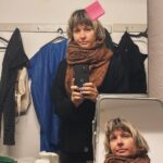 Diana Nicolau Instagram - Está parido. Foi a ferros. Daqueles que deixam a cabeça amolgada. Mas incha, desincha e passa. Obrigada às 125 pessoas que saíram de casa numa noite gelada e nos aqueceram a sala. Ah… não sei se já tinha dito mas tenho a melhor equipa de sempre 🥹 Se não fossem eles eu já tinha desistido disto e voltado pra Ásia. 😌 🥂 namaste ninos 🙏 @inesfdsilva @daniel.nicolau.fernandes @braga_rui @raquelpellicano @andre_de_almeida @jose_antonio_tenente @belledommage @ana_ni_ana @inesafflalo @jorge_albuquerque_ @cucadaselva @_joaovazsilva_ @fsantosfilipe Acolhimento🙌🏻 @escolademulheres1995 obrigada 😌 Temos mais 3 dias. Desistências à porta. Escola de Mulheres - Oficina de Teatro