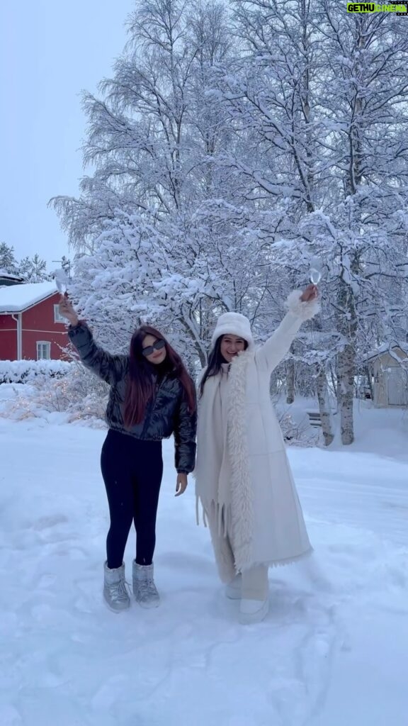 Dimpi Sanghvi Instagram - PoV: You’re in Winter Wonderland with your bestie ⛄❄ • #WinterWonderland #lapland #finland Rovaniemi, Lapland, Finland