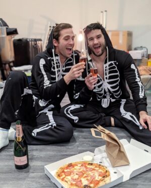 Dino Fetscher Instagram - Couldn’t be happier to finally be living with this very spooky skeleton @chriswilsonvet 🎃🤪 #posers #team