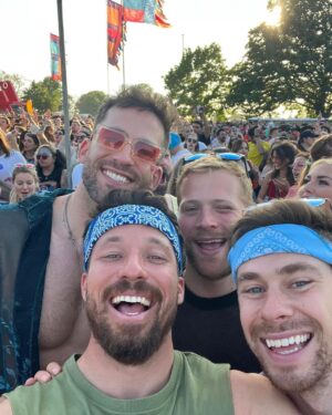 Dino Fetscher Instagram - ✨🌈 Hoopla Sunday ✨🌈