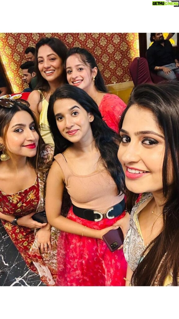 Divyadisha Mohanty Instagram - O town actress at get together 😂🤩 @iamdivyadishamohanty @riya_dey91 @poonammishraofficial @debjani_deghuria @jhilikbhattacharjeeofficial @nikita_mishra_official_ @zeenasamalpanigrahy Wearing this beautiful dress from @subharambh_fashion #reelsinstagram #reelsinstagram❤️💯 #trending #gettogether #ollywood #ollywood_industry #ollywoodactress