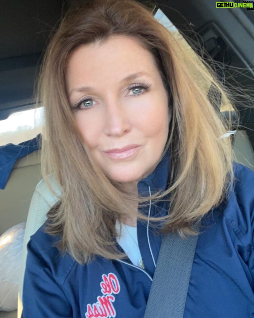 Dixie Carter-Salinas Instagram - I’m coming for you @olemisswbb! I heard you @yoweezy15!! We are driving in from Nashville to watch our girls #BeatBama. It’s a great day to watch some 🏀…. FILL THAT ARENA TODAY!!! ❤️💙 #hottytoddy #NoCeilings I-40 West