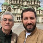 Dmitriy Romanov Instagram - Всем привет друзья. Сегодня хочу поделиться с вами чем-то очень личным. Это мой родной отец. Он оставил нашу семью, когда я был еще совсем маленьким. Таким, что я даже его не помню. Всю свою жизнь я прожил с другим отцом, который меня вырастил и с огромной обидой на моего родного отца. Я искал его любви. Но ее не было. Нигде. Я знал что меня оставили и не понимал что со мной не так. Это напрямую влияло на мою уверенность в себе. Мама дала мне очень много любви, я очень люблю ее и благодарен ей за это. Понимаю, как ей было тяжело. Но это никак не решало вопроса с родным отцом. Этот вопрос всегда очень четко стоял фоном. В семье не принято было поднимать эти темы. От этого не становилось легче. Первый раз я полноценно встретился с отцом когда мне было 34 года. Помню, как я пришел сказать матери и отцу, который меня вырастил, что я собираюсь поехать к родному отцу, который живет в Болгарии. Мне было очень волнительно. Я не хотел сделать им больно. Но они нормально отреагировали и я поехал. И как бы я не обижался - при встрече с родным отцом мой внутренний ребенок очень радовался, он получал то, чего он недополучил в жизни - общение со своим родителем, получал эмоции, которых родитель его лишил. Ребенку было очень хорошо . Я видел на кого и чем я похож. Мой внутренний ребенок просто ликовал - вот он мой папка, такой веселый и классный, где же он был? Но мой интеллект продолжал осуждать. После нашей первой осознанной встречи, я лежал в гостинице и рыдал, мне было так больно от осознания того что меня всего этого лишили. Распутывать этот узел было непросто, но необходимо. В конце концов так или иначе я плод любви моих родителей, именно благодаря тому что они встретились - я появился на свет. И вместо того чтоб обижаться на него, что не дает мне никаких бонусов, его можно любить. Хотя бы за то, что он дал мне жизнь, хоть его в ней и не было. Я знаю что он прочитает это. Так вот - я хочу сказать тебе - спасибо за жизнь и я люблю тебя несмотря ни на что. И знаю, что ты тоже всегда меня любил. Я всех вас люблю - маму, отца, который меня вырастил и отца, который дал мне жизнь. Это мое право. Жить мою жизнь так как я хочу. Мне 38 лет. Совсем взрослый стал)