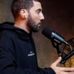 Dmitriy Romanov Instagram - Что такое наставничество? Давайте представим, что жизнь – это сложный пазл, и каждый из нас сталкивается с задачей его сборки. Наставник при этом – как опытный игрок, который уже собрал подобный пазл и знает все тонкости и хитрости. Когда ты начинаешь свой путь, тебе приходится сталкиваться с кучей неизвестных и сложных деталей. Наставник же предоставляет тебе карту сборки, указывает на важные элементы и дает ценные подсказки. Он не делает это за тебя, но делится своим опытом, чтобы ты мог собирать свой пазл более успешно. Поиск наставника – как обнаружение того, кто уже успешно собрал свой пазл и готов поделиться своим опытом. Это помогает избежать ошибок, которые могли бы затруднить процесс сборки. В результате ты не только экономишь время, но и получаешь ценные уроки, которые помогут справиться с сложными частями своего собственного пазла. Таким образом, наставник – это как опытный игрок в пазл, помогающий тебе легче собирать свою картину жизни.